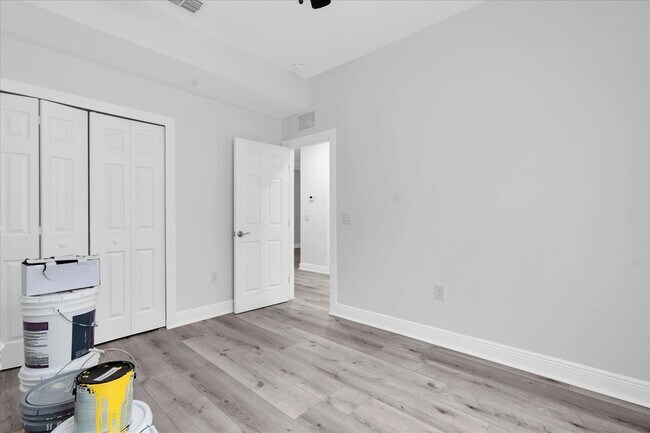 Building Photo - 705 S Orange Ave