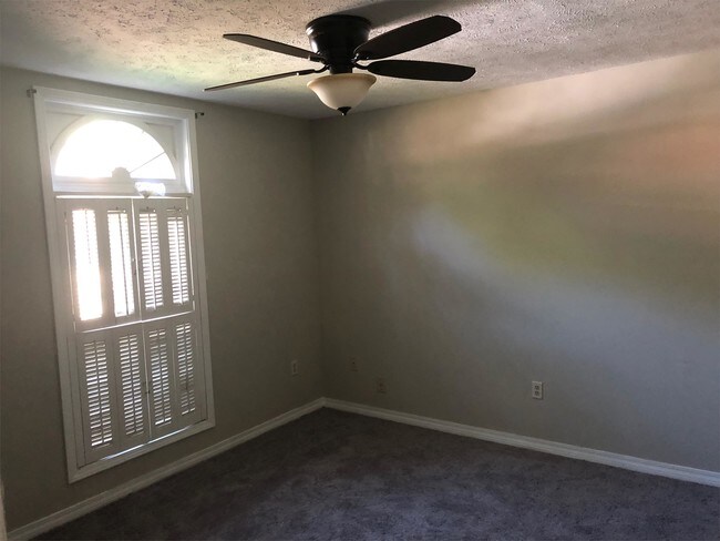 Building Photo - 955A Glastonbury Cir
