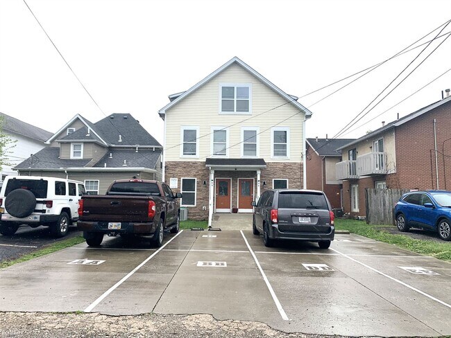 Building Photo - Room for Rent, 3 bath Duplex - 96 McMillen...
