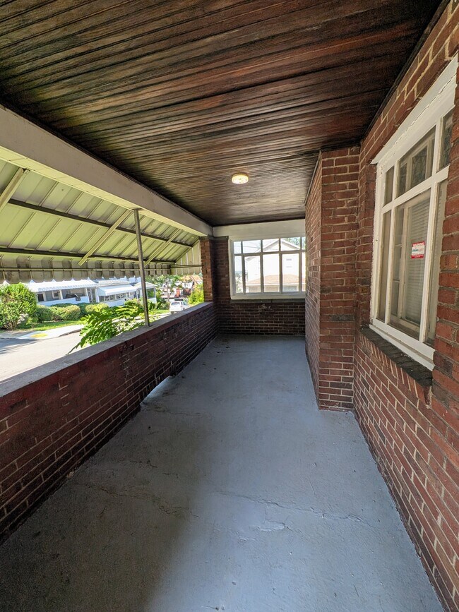 Building Photo - 1421 Meadow St