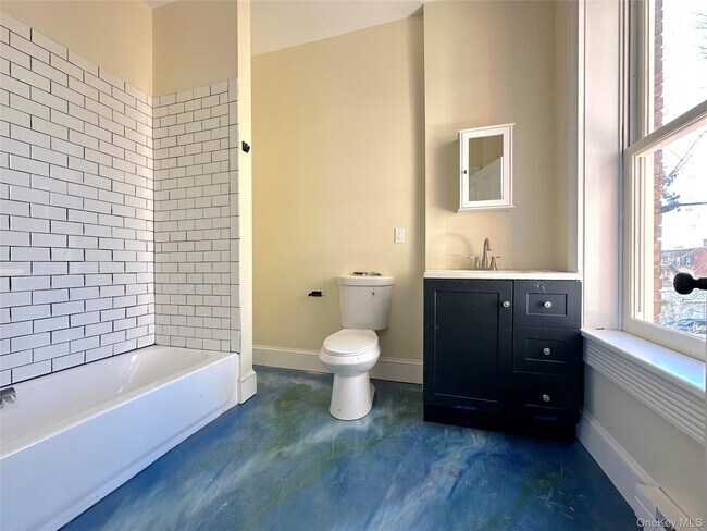 Building Photo - 31 Dubois St