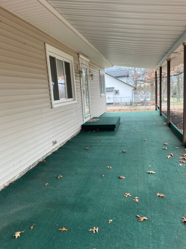 Foto del edificio - 8986 King Graves Rd NE