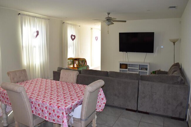 Foto del edificio - 1421 Mission Dr