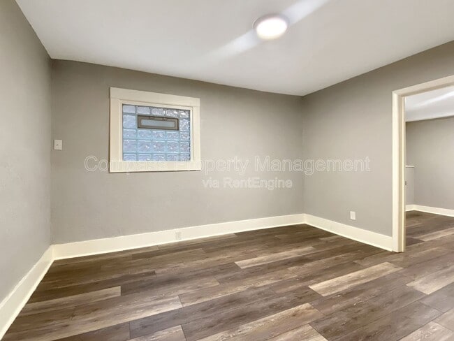 Building Photo - 921 Fulton St E