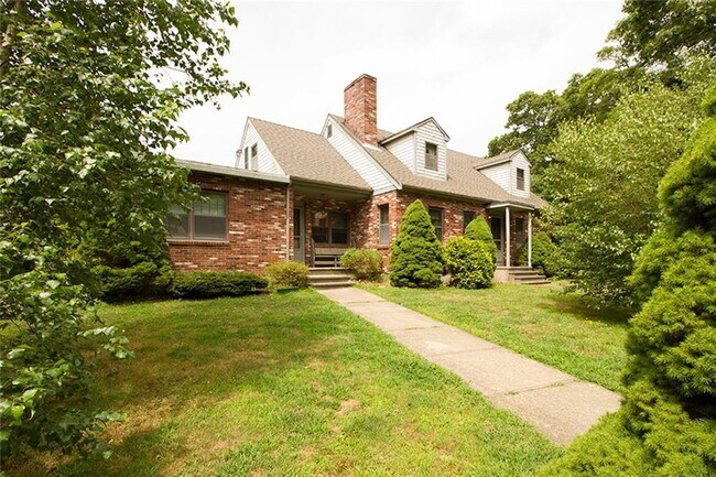 Foto del edificio - 577 Old Harbor Rd