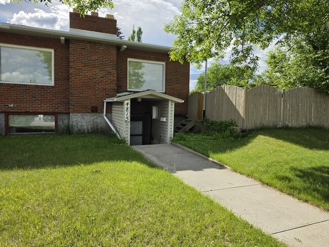 Building Photo - 1704-1748 48 Ave SW