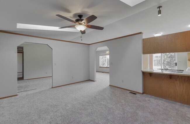 Building Photo - APPROVED APPLICATION-Bright and Charming 3...