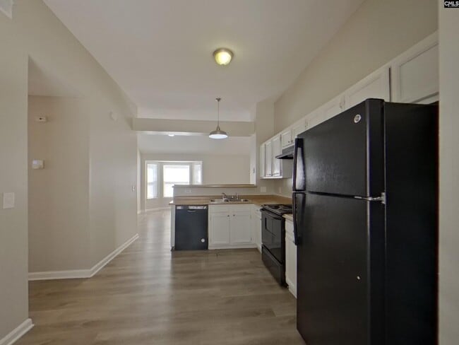 Building Photo - 136 Westport Dr
