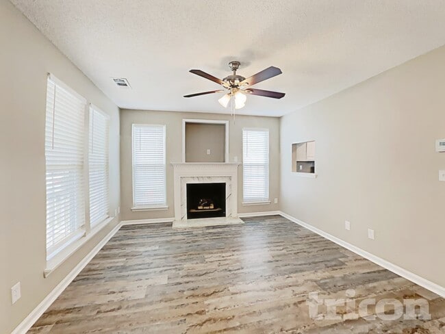 Foto del edificio - 5017 Gibbons Link Rd