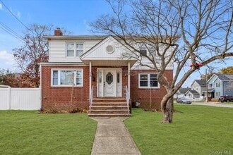Building Photo - 2492 Lefferts Pl