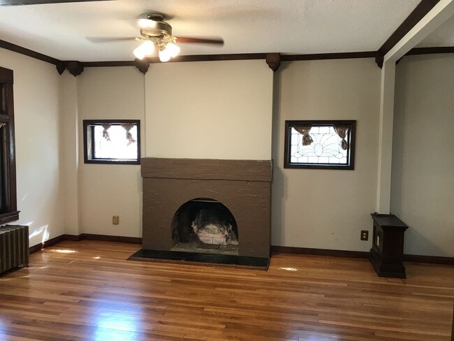 Building Photo - DO NOT MISS! Four-Bedroom Single Family Ho...