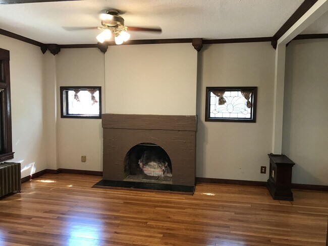 Foto del edificio - DO NOT MISS! Four-Bedroom Single Family Ho...