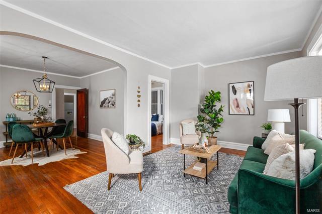 Foto del edificio - 4989 Tholozan Ave