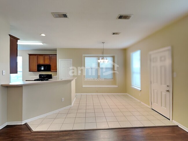 Foto del edificio - 4807 Chase Court Dr