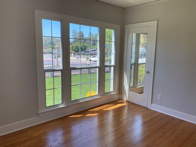 Building Photo - COMING SOON! Spacious 2 Bedroom 1 Bath House in Eagle Rock