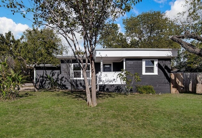 Photo - 5524 Dartmouth Ave House