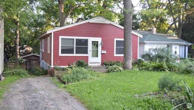 Building Photo - 632 Glenway St