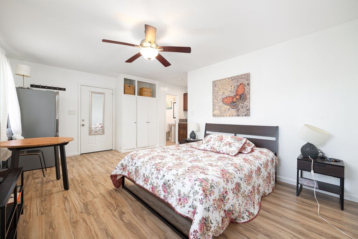 Primary Photo - Super cute fully furnished studios now available in San Diego!