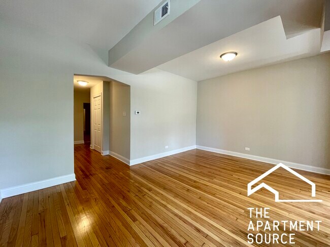 Foto del edificio - 2331 N Kedzie Blvd