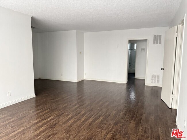 Foto del edificio - 1475 S Wooster St