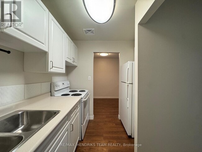 Building Photo - 87 Rockwood Ave