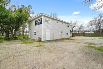 Building Photo - 2002 Mustang Rd