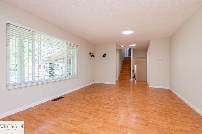 Foto del edificio - Lovely 4 Bedroom, 2.5 Bath Multi-Level Berryessa Home