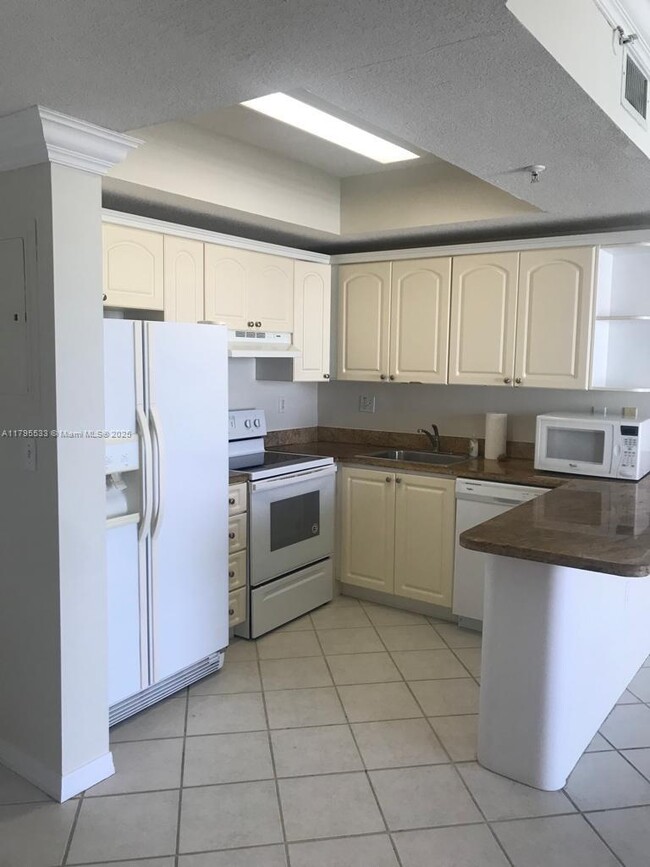 Building Photo - 3500 Coral Wy