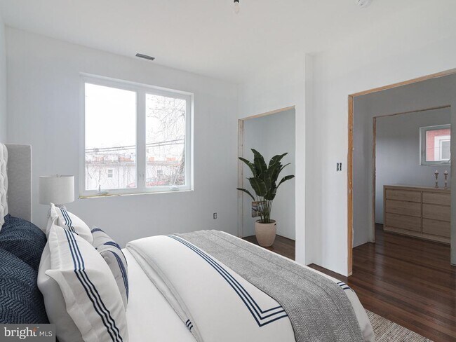 Foto del edificio - 164 Meehan Ave