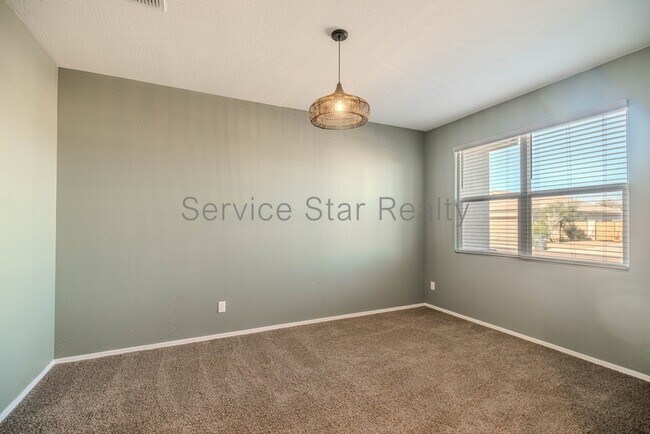 Foto del edificio - 1025 W Castle Ct