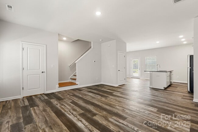 Building Photo - 117 Dogwood Vlg Trl