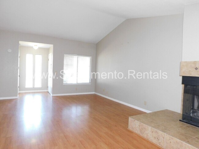 Building Photo - 3 br, 2 bath House - 5911 Petaluma Court