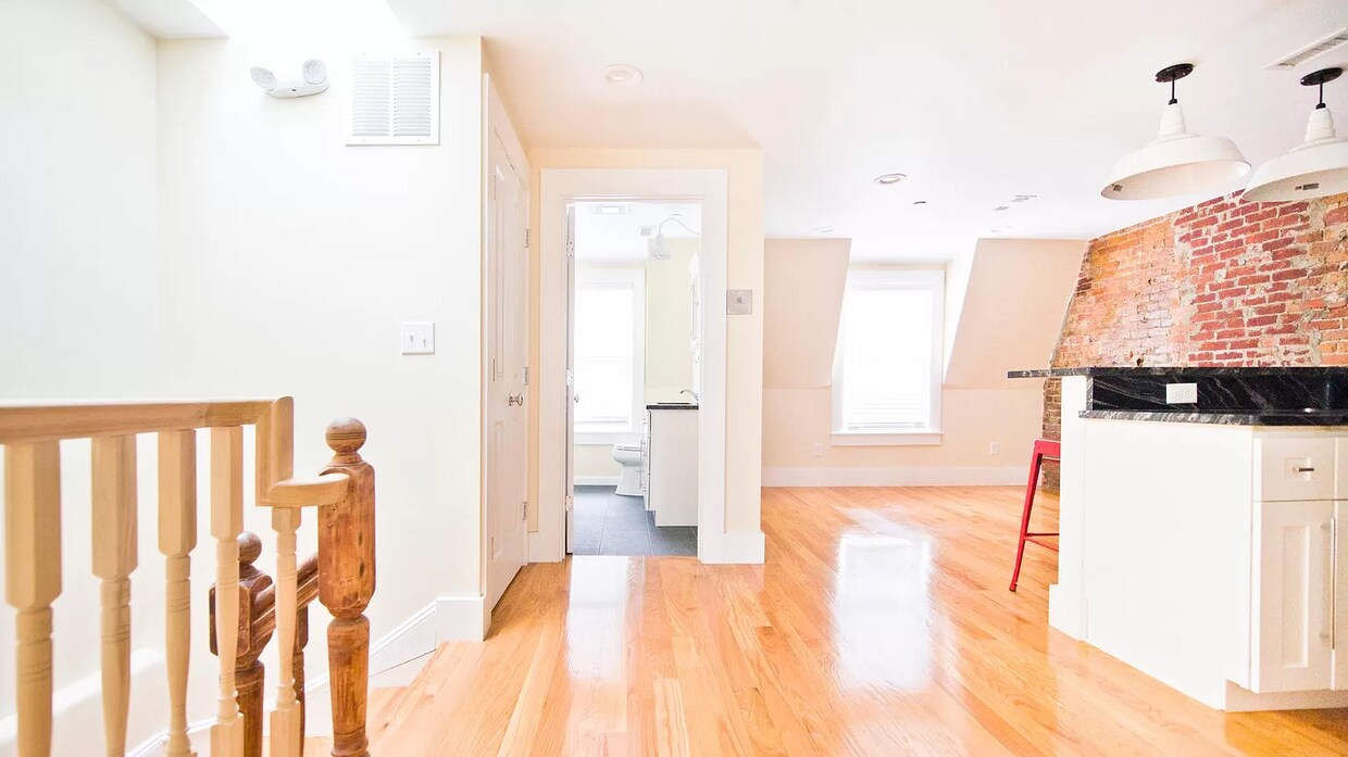Primary Photo - 239 Boston St
