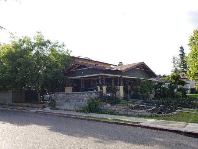Building Photo - 1301 N Van Ness Ave