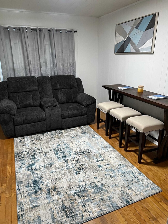 Building Photo - 160 Stafford Ave