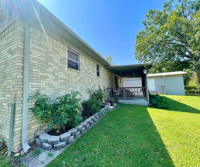 Building Photo - 170 Bledsoe Cir