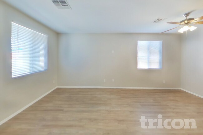 Foto del edificio - 17307 W Monroe St