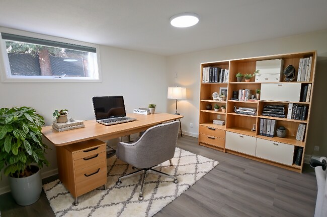 Foto del edificio - 7345 Mary Ave NW