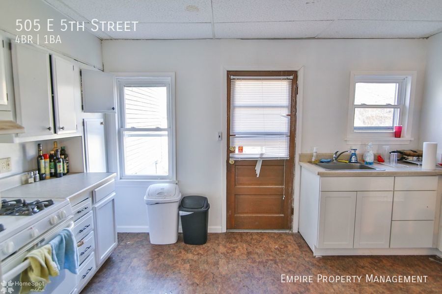 Primary Photo - 4 Bedroom / 1 Bathroom Home in Bethlehem!
