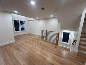 Building Photo - 210 Waldo Pl