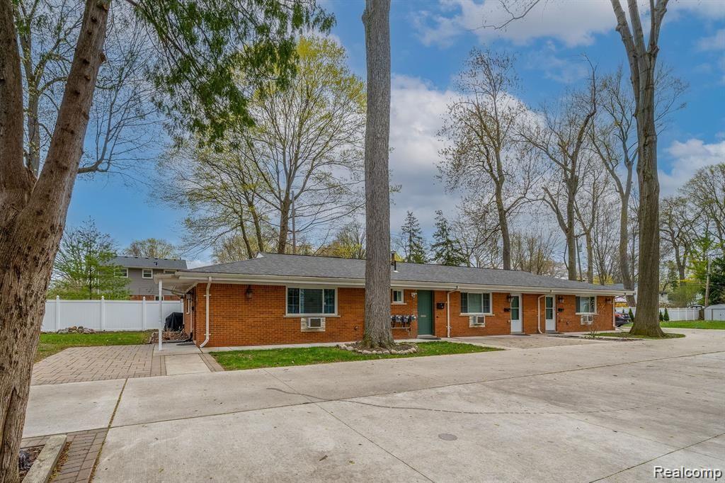 703 W 13 Mile Rd, Royal Oak, MI 48073 Room for Rent in Royal Oak, MI