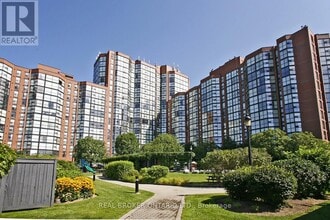 Building Photo - 705 King St W