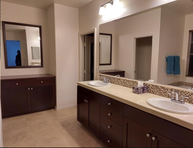 Building Photo - 11363 Tiger Lily St