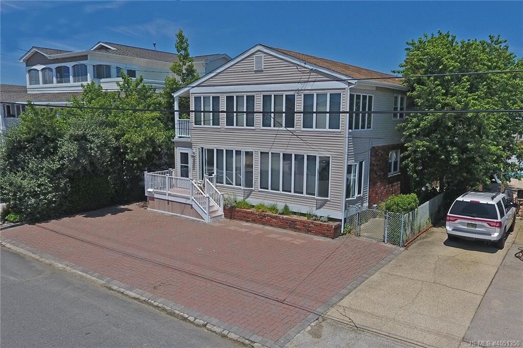 Primary Photo - 343 N 1st St