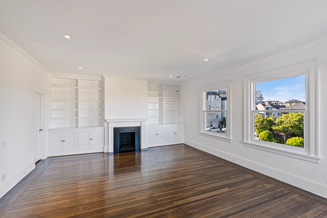 Building Photo - 2521 Broadway