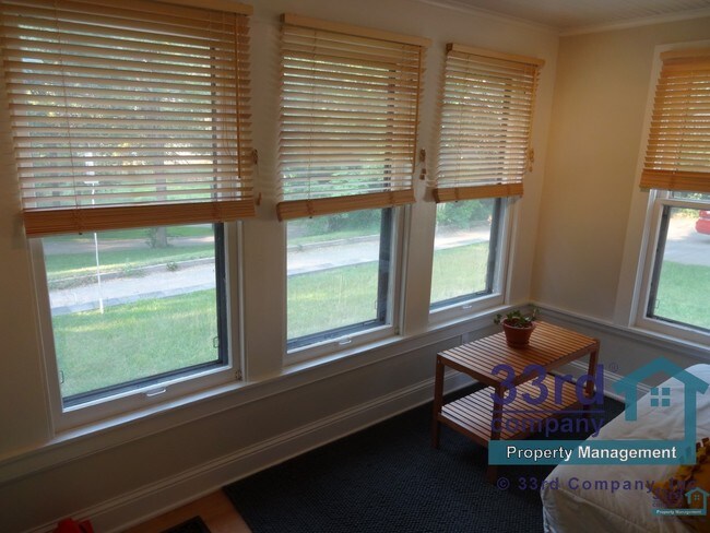 Foto del edificio - Charming 3 bedroom near Minnehaha Creek!