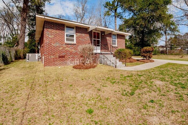 Building Photo - 5217 Spalding Ave