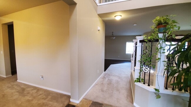 Building Photo - Charming 4 bedroom 2.5 bath Available Now!!