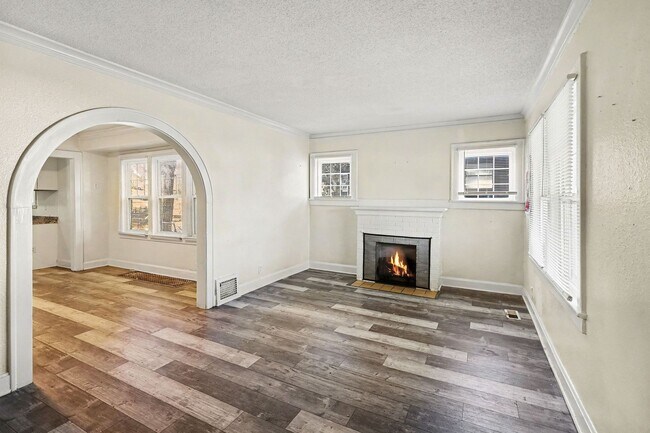 Building Photo - Beautiful 2 Bedroom 1 Bathroom house in Kansas City!