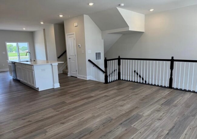 Building Photo - 1312 Lake Lucerne Ln